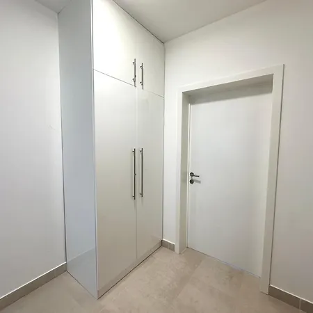 The View With Pool - Apartament