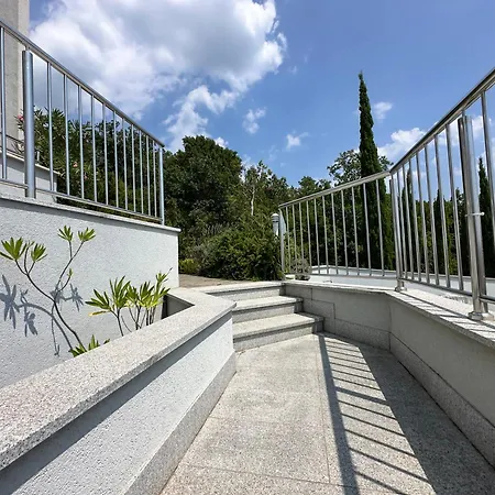 Apartment The View With Pool - Crikvenica