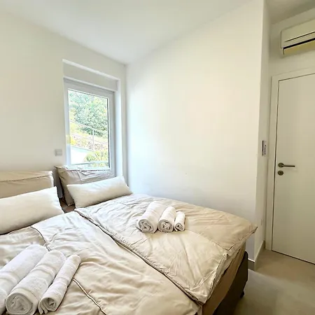 The View With Pool - *