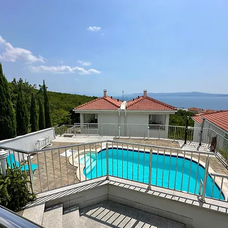 Apartment The View With Pool - Crikvenica